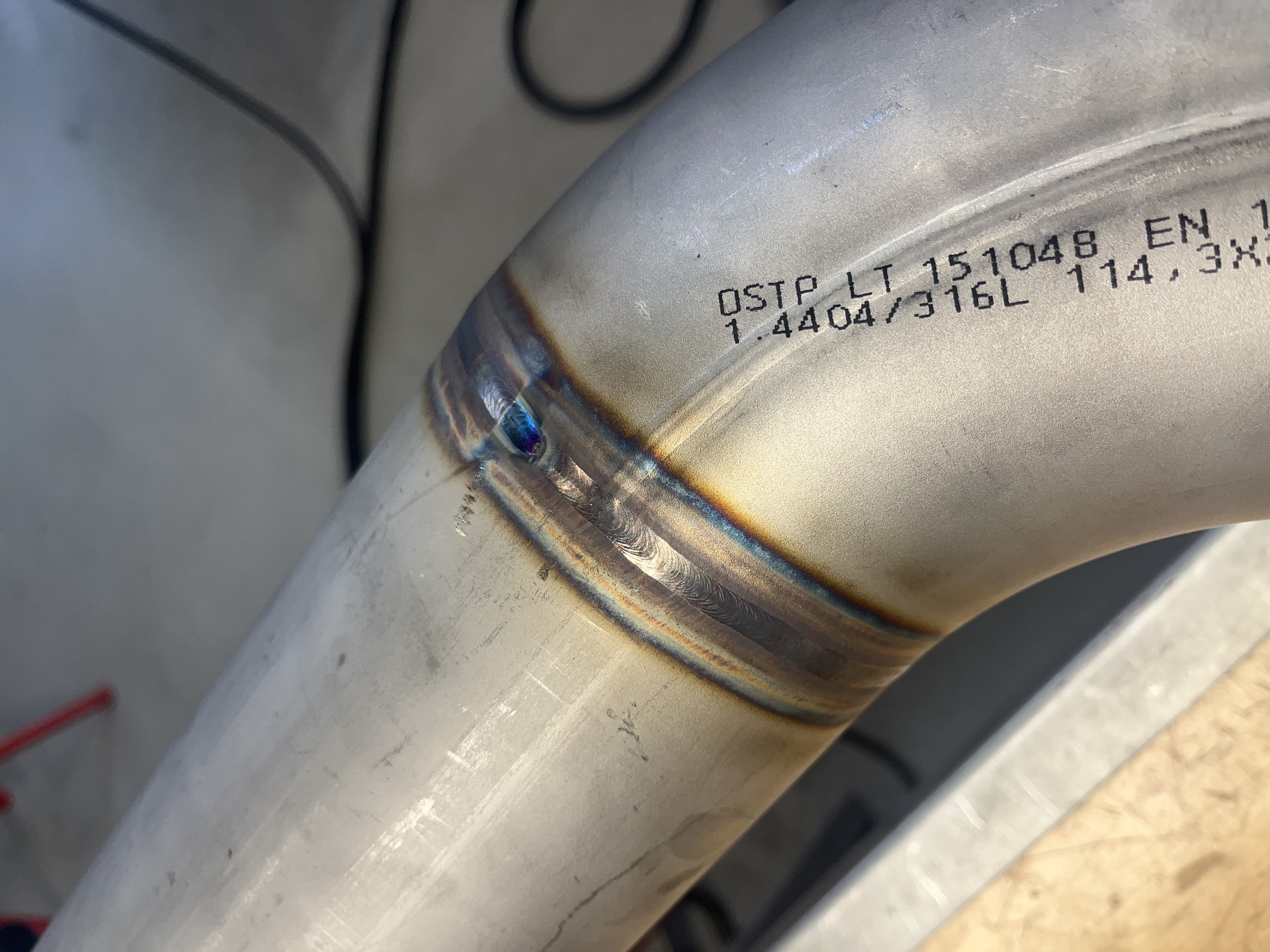 Detaljeret svejsning på procesrør